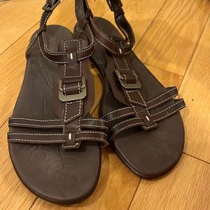 St John's Bay Brown Leather Strappy Sandals Size 9